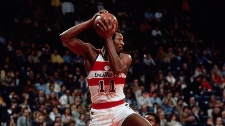 Elvin Hayes: Legenda Basket yang Meninggalkan Warisan Abadi