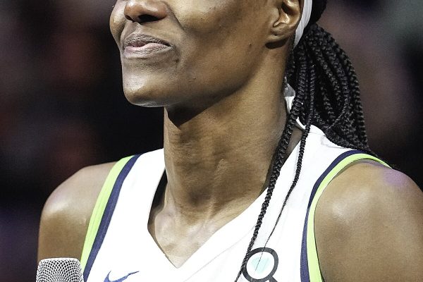 Profil Atlet Basket Sylvia Fowles: Prestasi dan Perjalanan Karier